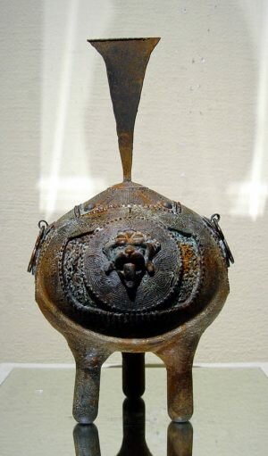 Relic-with-Lions-Head-900pix