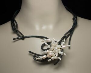 Valerie-Ostenak-VO219-Garland-Cherry-Blossoms